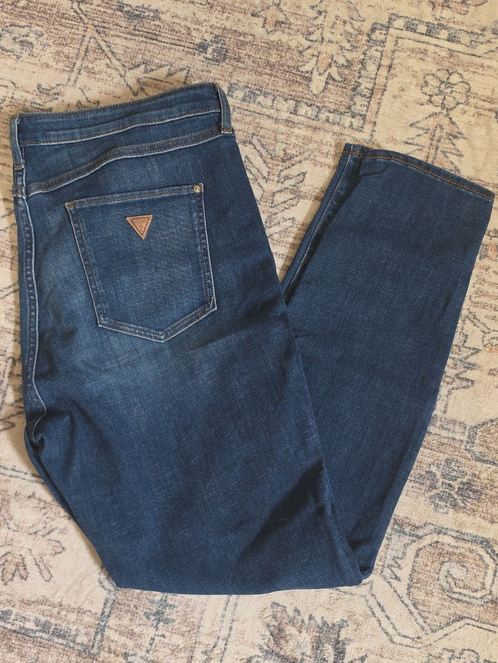 Guess Womens Size 34 Dark Wash Skinny Jeans with Triangle Logo. Like New